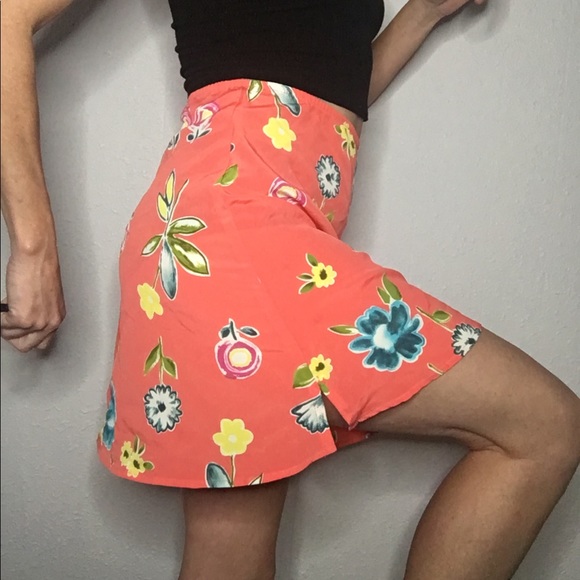 🌺VTG 90s bright floral mini skirt - Picture 3 of 9